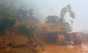 Đèo Đại Ninh sạt lở, đường nối Mũi Né - Đà Lạt ùn tắc